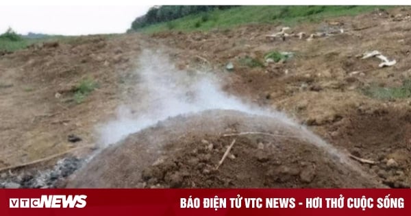 Un misterioso humo verde se eleva desde una antigua tumba, los expertos bloquean inmediatamente toda la montaña