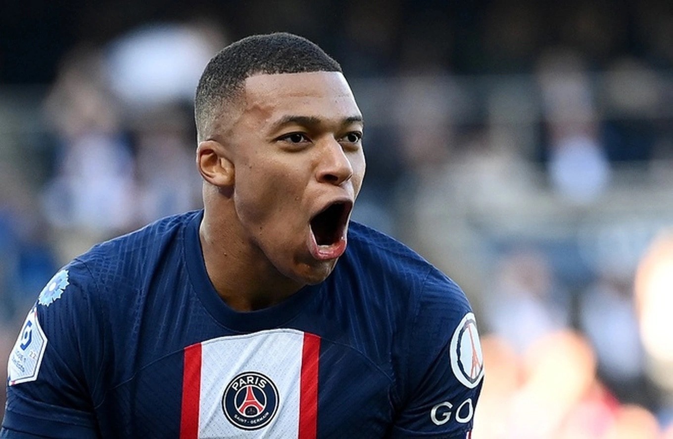 Kylian Mbappe công khai chỉ trích PSG là đội bóng chia rẽ, tuyên bố cứng rắn về tương lai