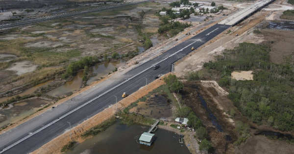 Add parallel road to Ben Luc highway