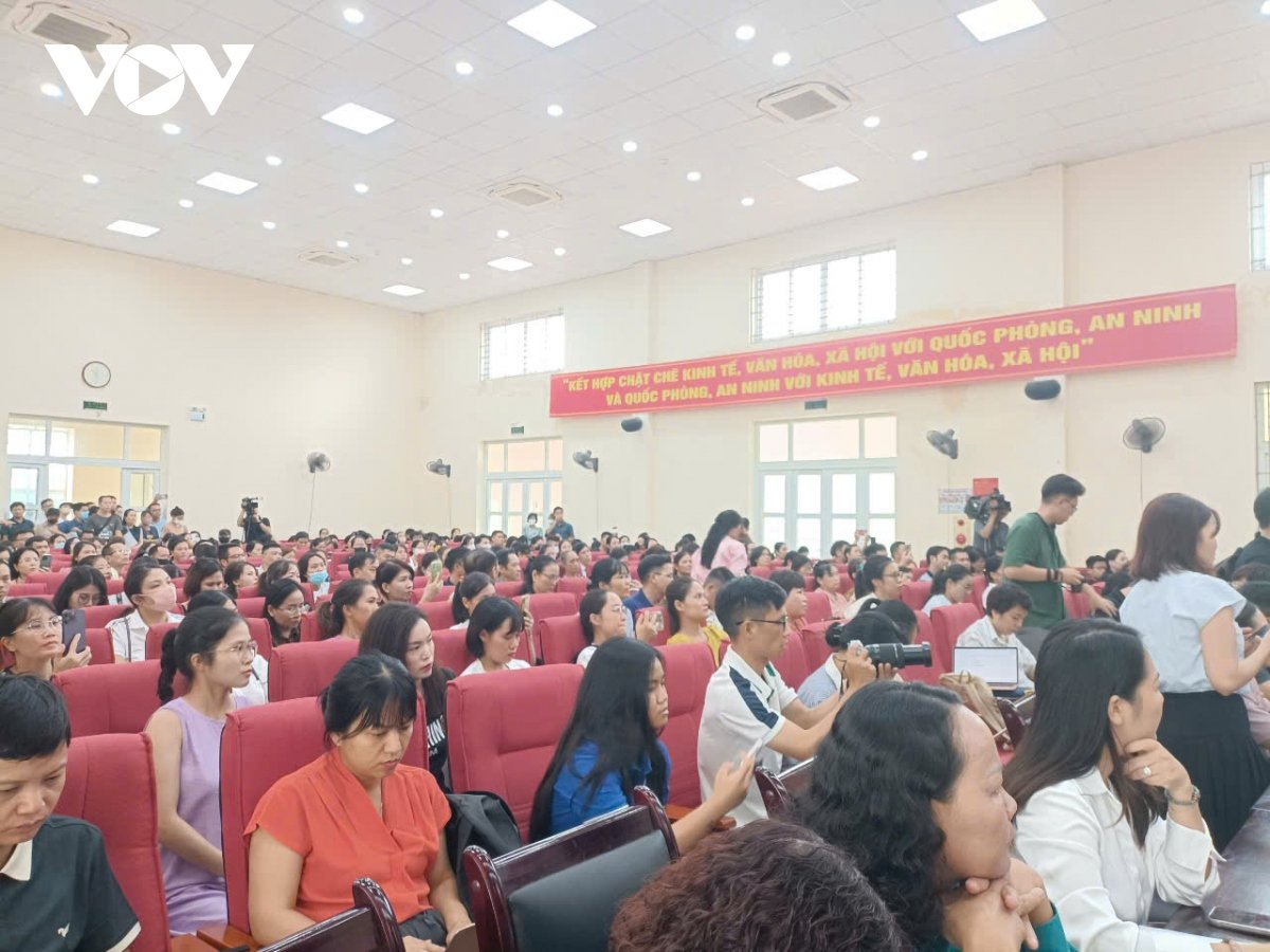 vu hang tram phu huynh vay truong se co cau tra loi vao ngay 27 8 hinh anh 1