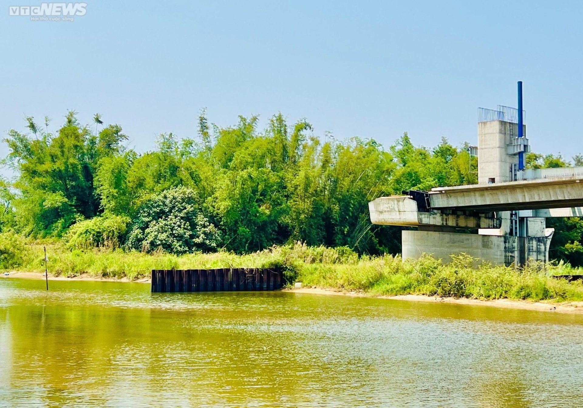 Stuck on site, 1,500 billion VND dam project that was once involved in a series of violations is behind schedule - 8