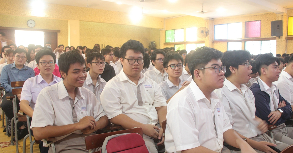 Die Le Hong Phong High School for the Gifted (HCMC) belegt im Land den ersten Platz in der Kategorie der besten Schüler.