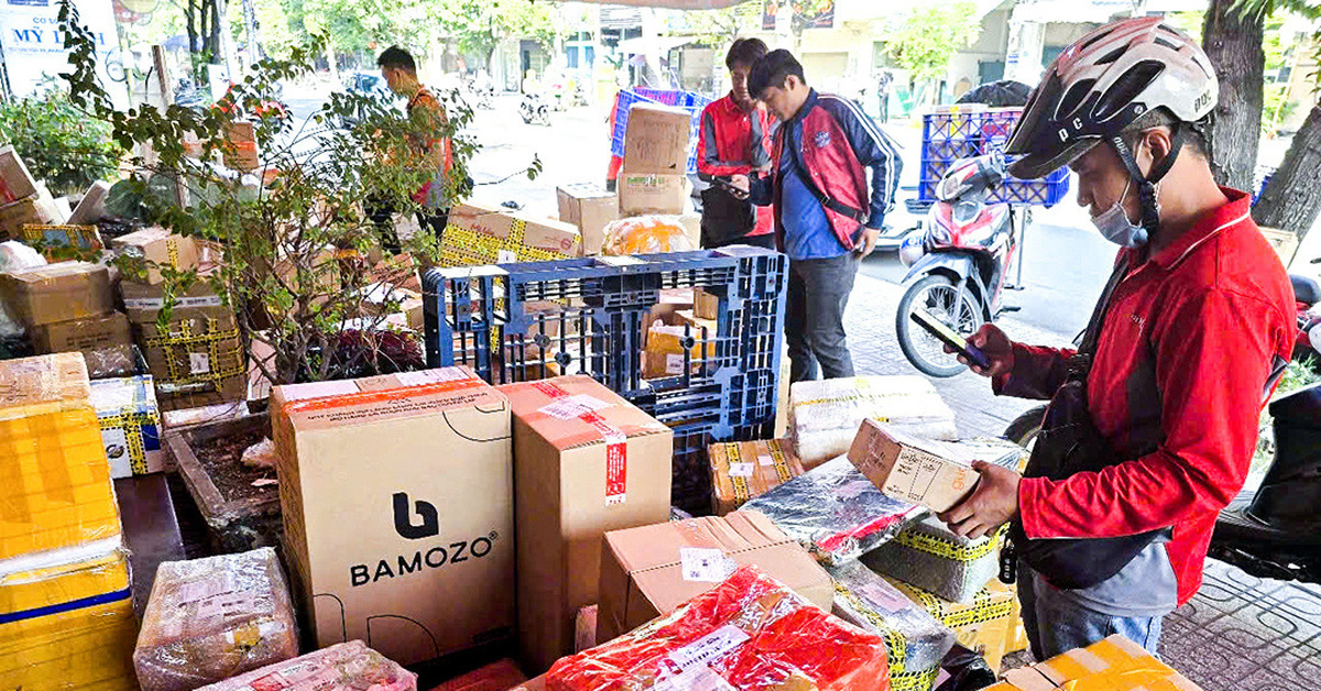 Course pour livrer des marchandises pendant le Têt