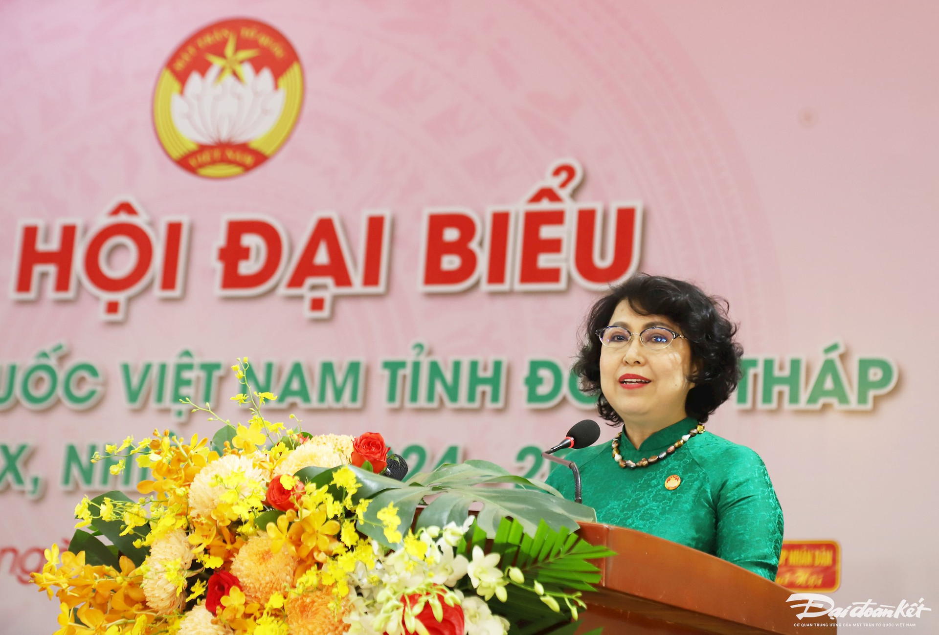 Vice President To Thi Bich Chau gave a speech directing the Congress.