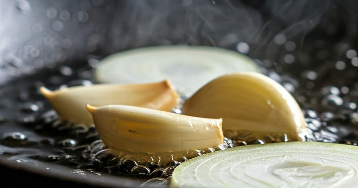 Wie man Knoblauch und Zwiebeln zubereitet sollte vermieden werden, weil sie schädlich sein können