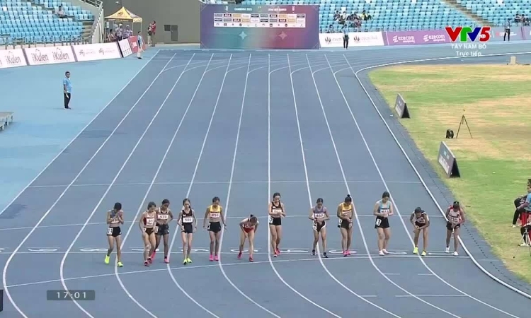 Nguyen Thi Oanh won gold medal in women's 10,000m