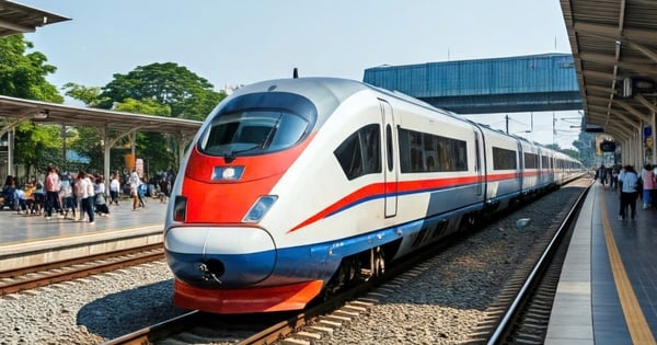 How are the two high-speed railway stations in Quang Nam connected?