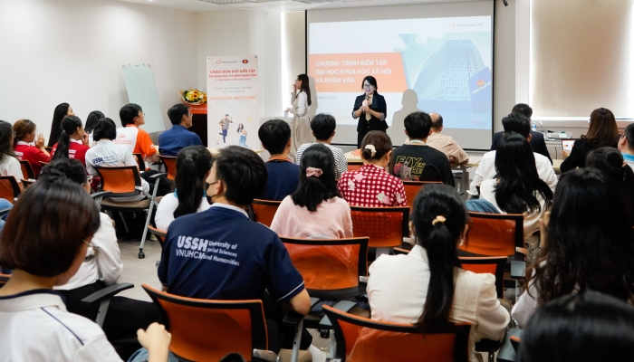 Hanwha Life Vietnam actively improves financial knowledge for young people