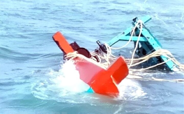 Fischerboot wurde von Wellen versenkt. (Foto: Illustration)