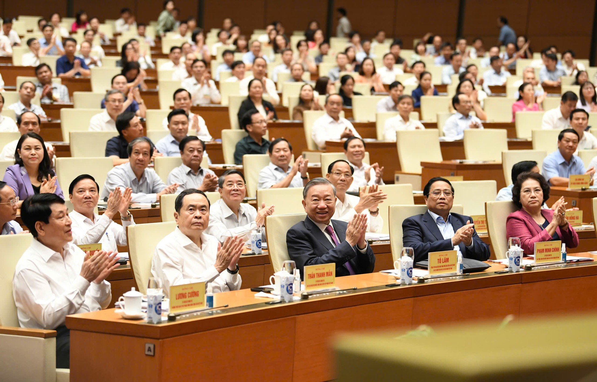 Party and State leaders attend conference to disseminate Resolution of Central Conference 10 photo 3