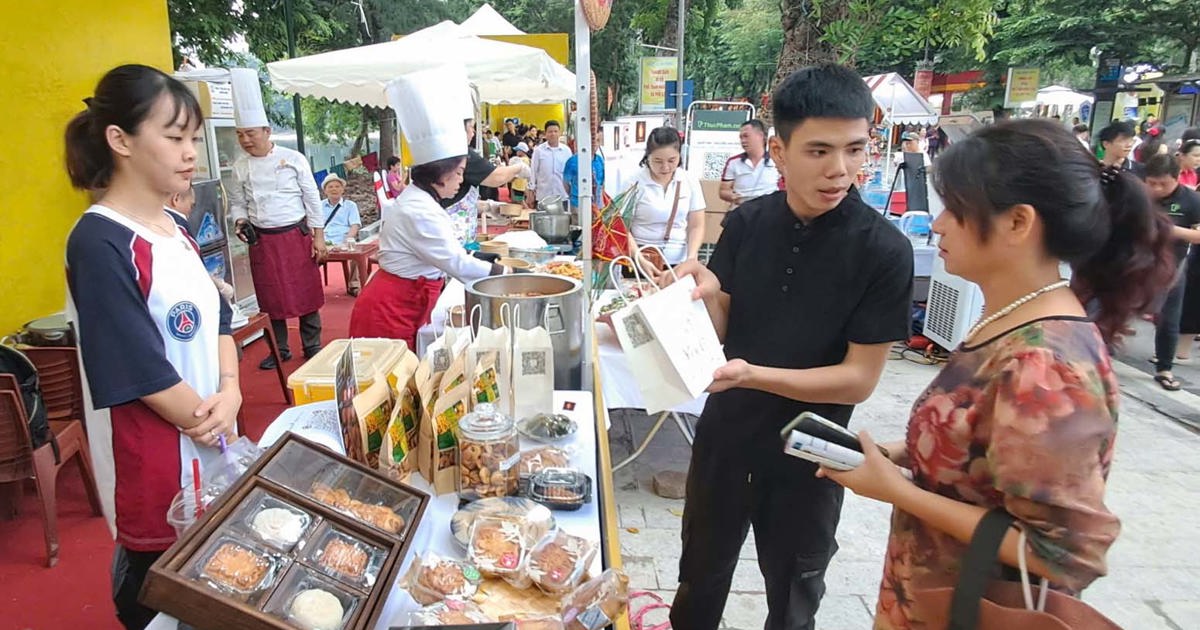 Tourists have more opportunities to enjoy "Hanoi gifts"