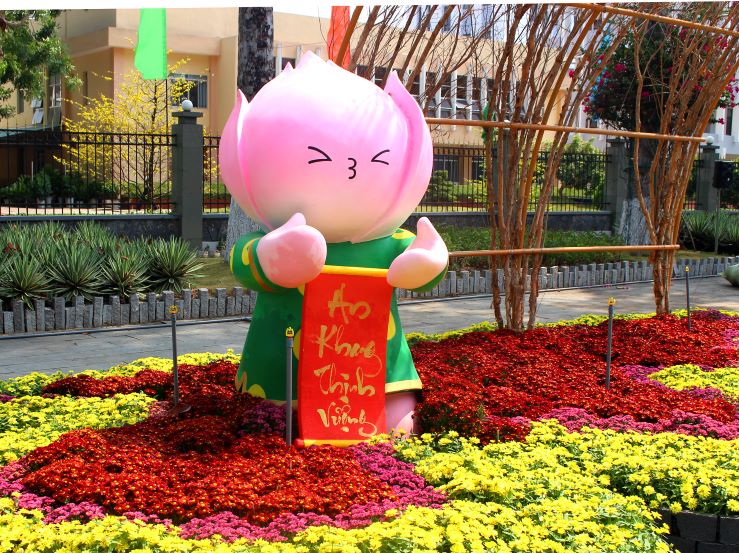 Bild von Baby Sen in der Frühlingsblumenstraße von Giap Thin, Provinz Dong Thap. Foto: Lam Dien