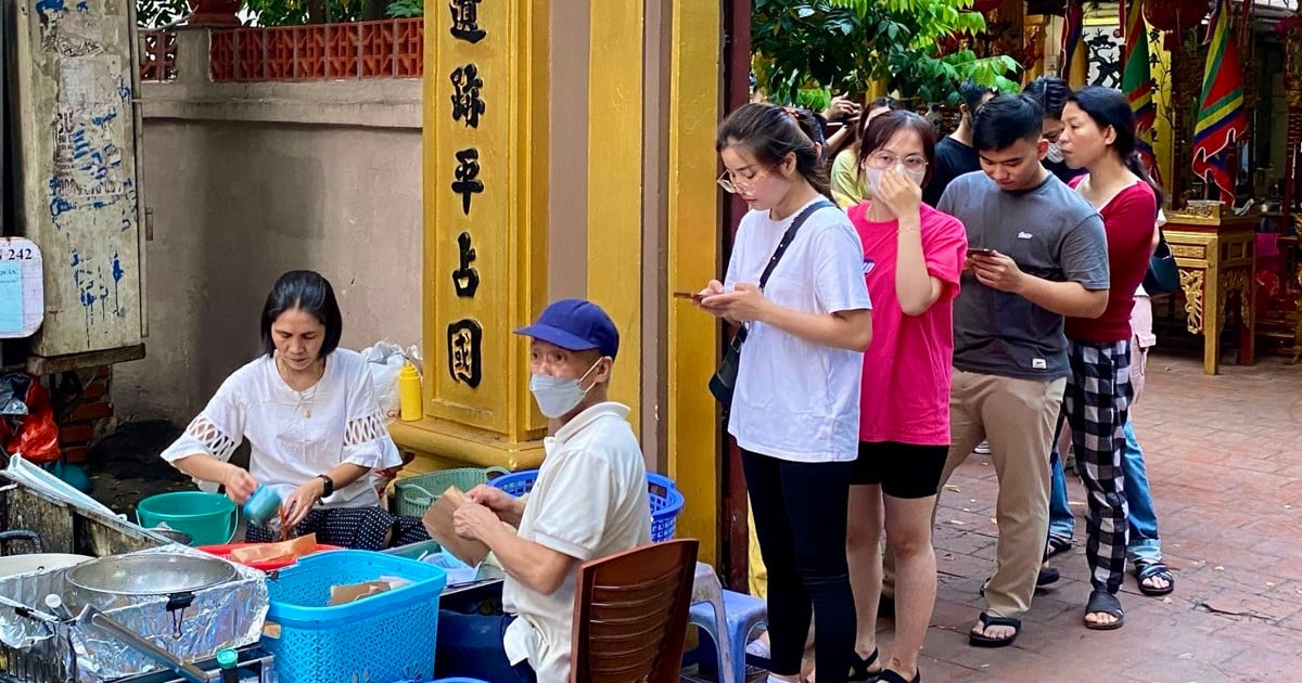 Trải nghiệm mua bánh rán "lấy số