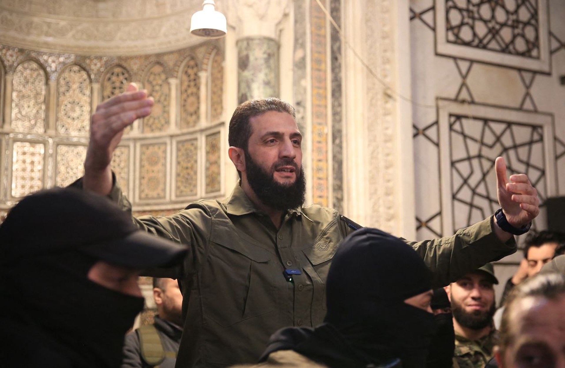 Bên trong dinh tổng thống Syria bị xới tung - 1