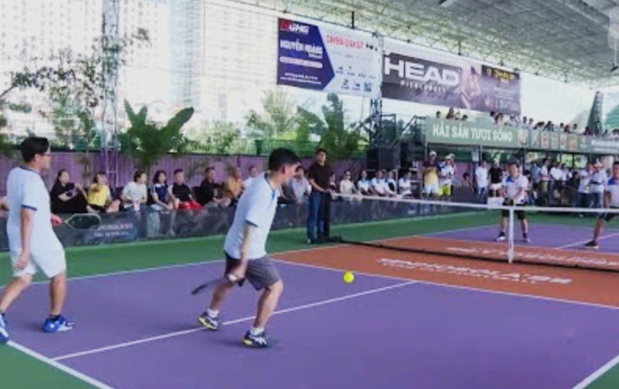 La tendencia de jugar pickleball está creciendo en las provincias del sur.