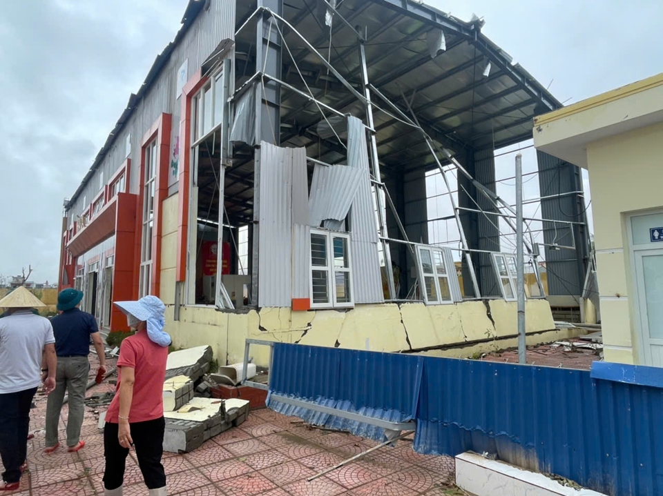 La zone de construction de l'école primaire Ngoc Xuyen dévastée par la tempête n°3. Photo : Vinh Quan