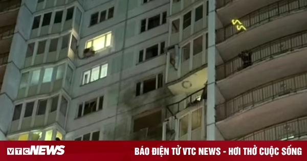 Video of Ukrainian UAV crashing into Russian apartment building