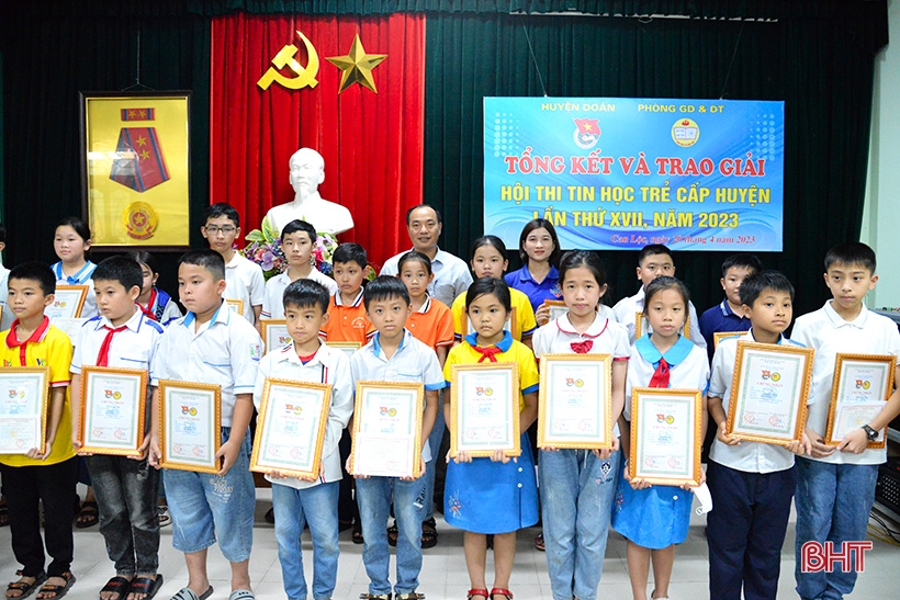 ผู้สมัคร 53 คน คว้ารางวัลในการแข่งขันสารสนเทศเยาวชนอำเภอแคนล็อก ครั้งที่ 17