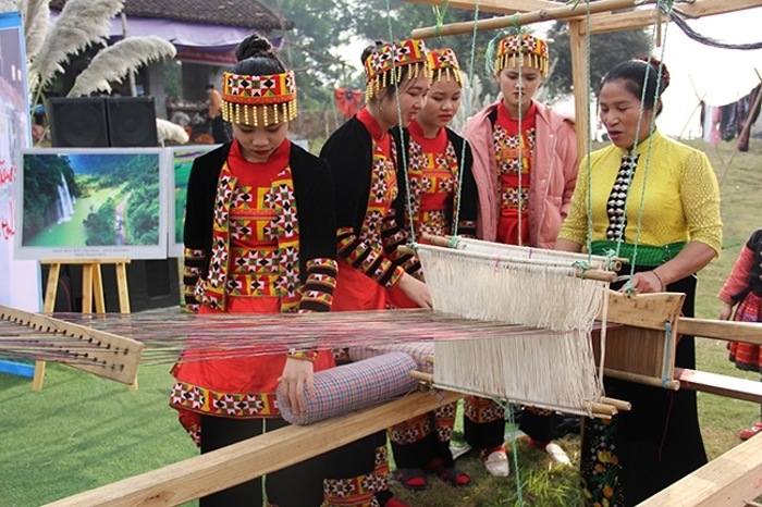 colorful teeth of ethnic cultures in the cultural village picture 2