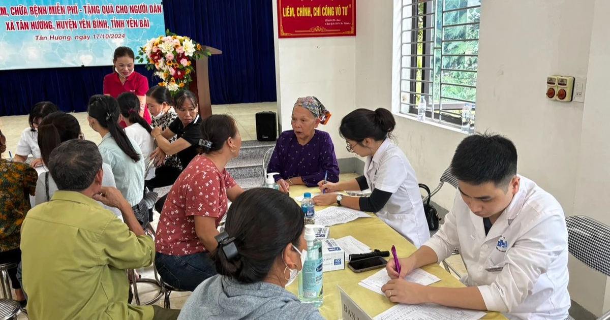 Hàng trăm người dân Yên Bái, Phú Thọ được khám các bệnh da liễu sau bão lũ