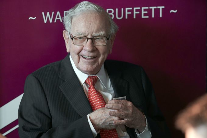 ウォーレン・バフェットは現在、バークシャー・ハサウェイの会長兼CEOです。写真：AP