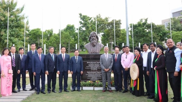 พิธีเปิดรูปปั้นของ Rabin Dranath Tagore ผู้มีชื่อเสียงชาวอินเดีย ในเมือง Bac Ninh