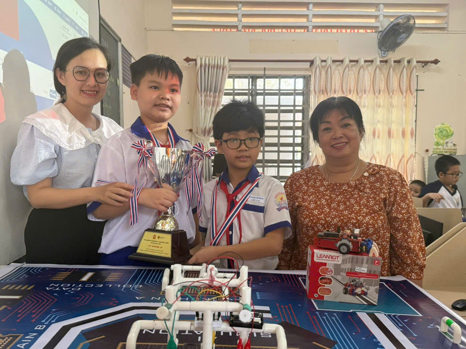 Đây là năm thứ 2 liên tiếp, Trường Tiểu học Bình Thủy có học sinh đoạt giải cao tại cuộc thi robothon quốc tế. Ảnh Hồng Thắm