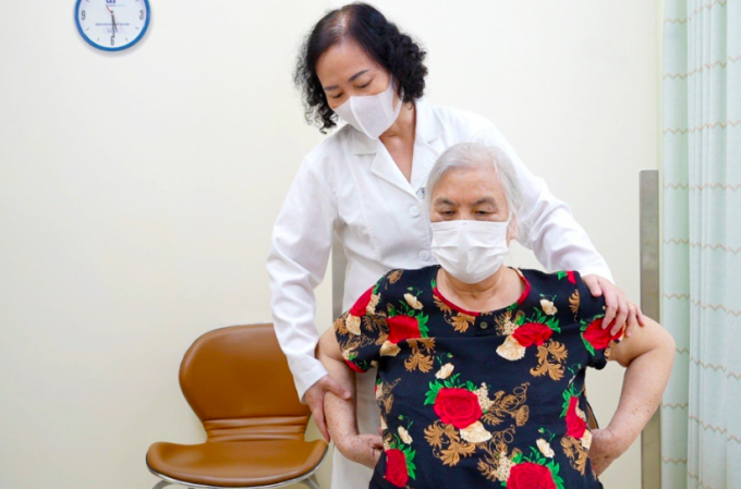 El paciente se recuperó y tuvo un alivio significativo del dolor después de una semana de tratamiento. Foto de : Tam Anh General Hospital