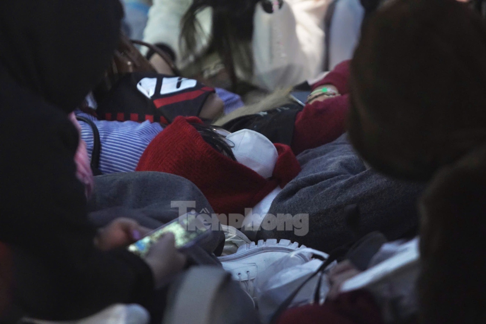 Long lines of spectators covered in scarves, sitting and sleeping right in front of My Dinh Stadium photo 8