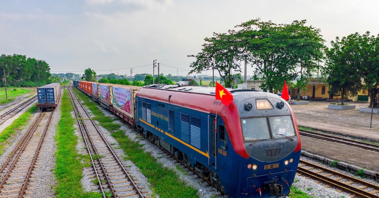 Ngành đường sắt miễn phí vận chuyển hàng cứu trợ gửi đồng bào ảnh hưởng bão