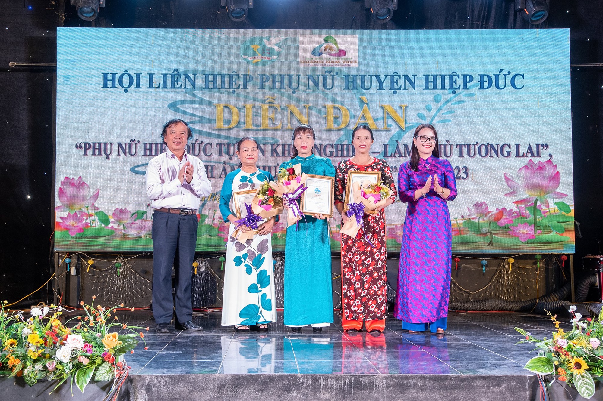 Giving gifts to encourage typical female start-up models. Photo: H.Q