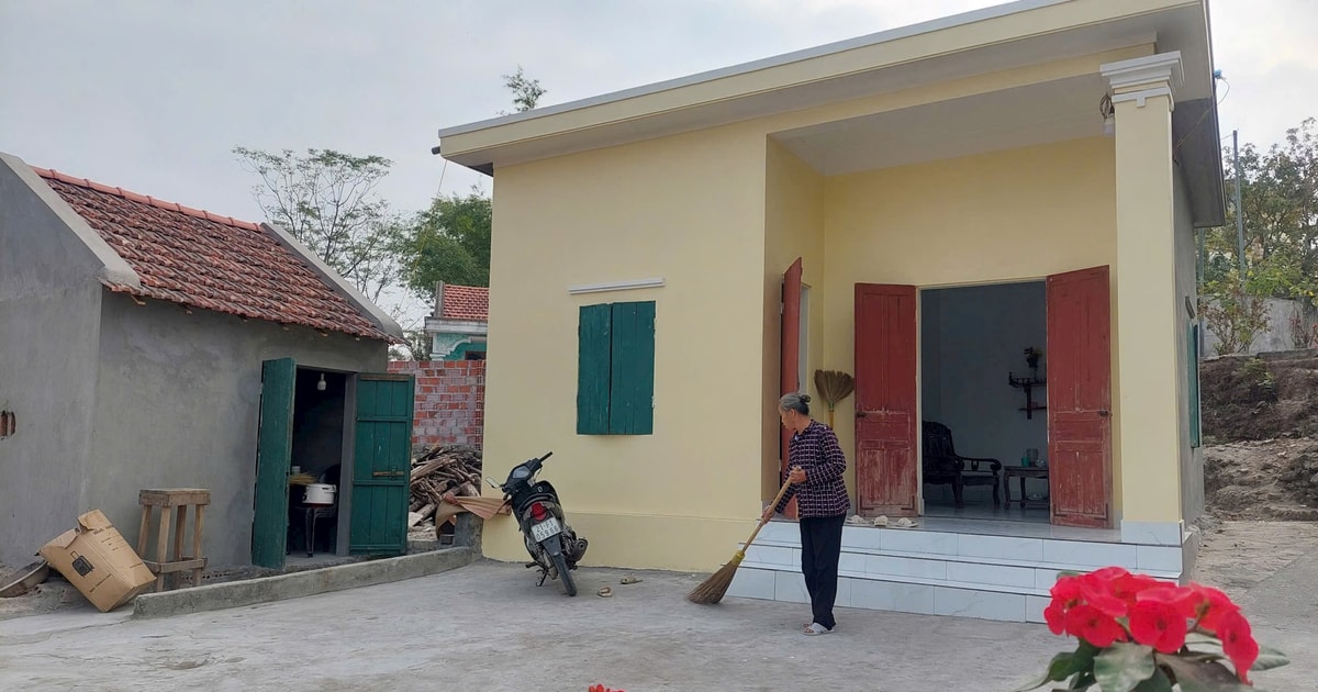 Timely support for new construction and house repair for poor households before Tet