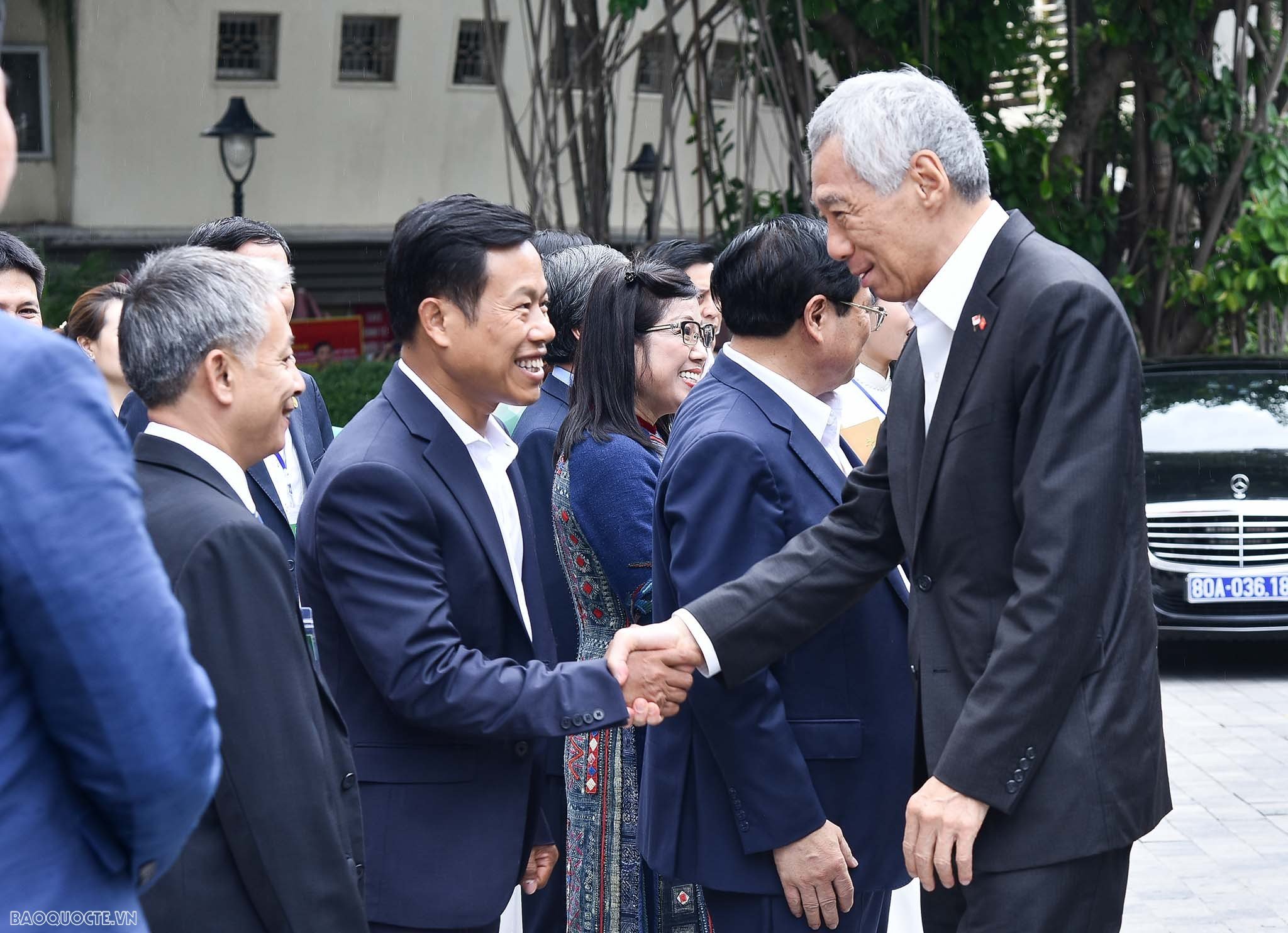 Thủ tướng Việt Nam, Singapore và hai Phu nhân giao lưu, cùng ăn trưa với sinh viên Đại học Quốc gia Hà Nội