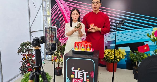 Livestream bán hoa Tết