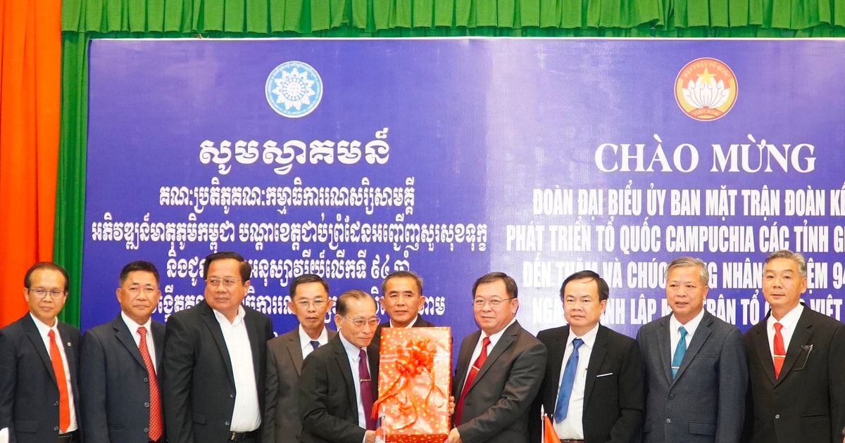 The Committee of the Cambodian Fatherland Development Solidarity Front of Kampot province visits Kien Giang province