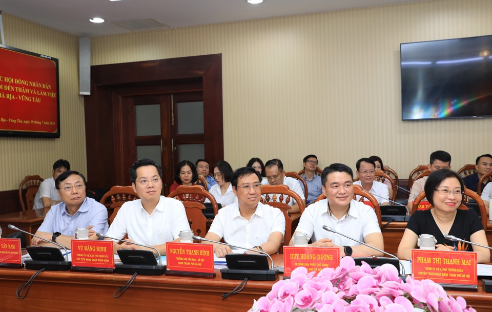 Delegates participating in the Working Group of Hanoi People's Council