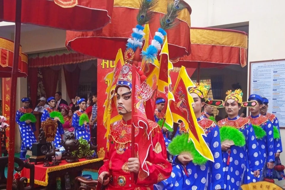 Human chess team at Giang Xa communal house festival.