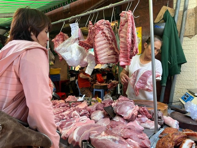 Food prices 'dancing': Buyers startled, traders 'unable to sit still' photo 1