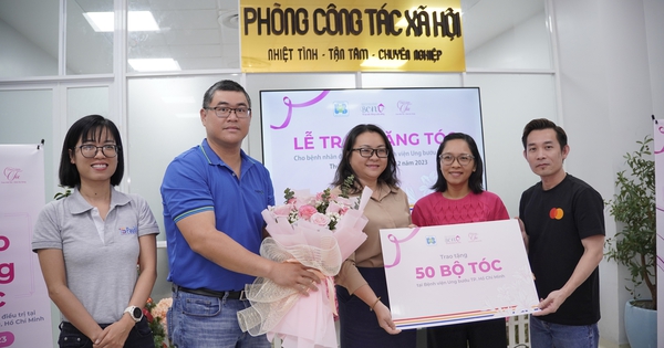 Female cancer patient moved when receiving donated hair