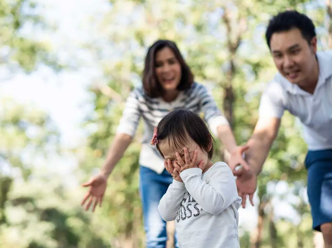 9 hành vi cha mẹ làm với mục đích tốt đẹp nhưng lại khiến trẻ chống đối và xa cách gia đình- Ảnh 4.