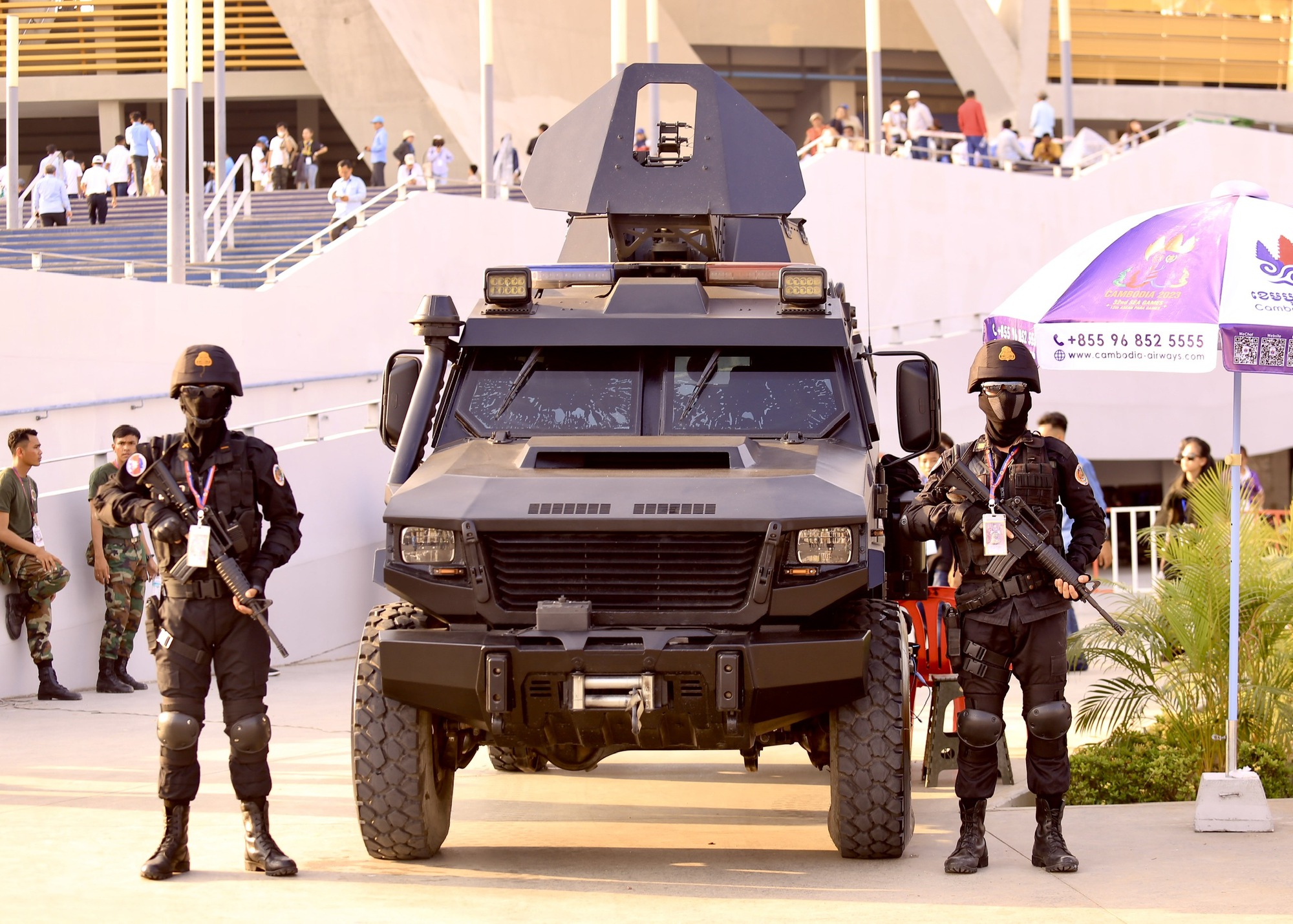 Phương tiện quân sự nào của Campuchia xuất hiện lễ khai mạc SEA Games 32? - Ảnh 2.