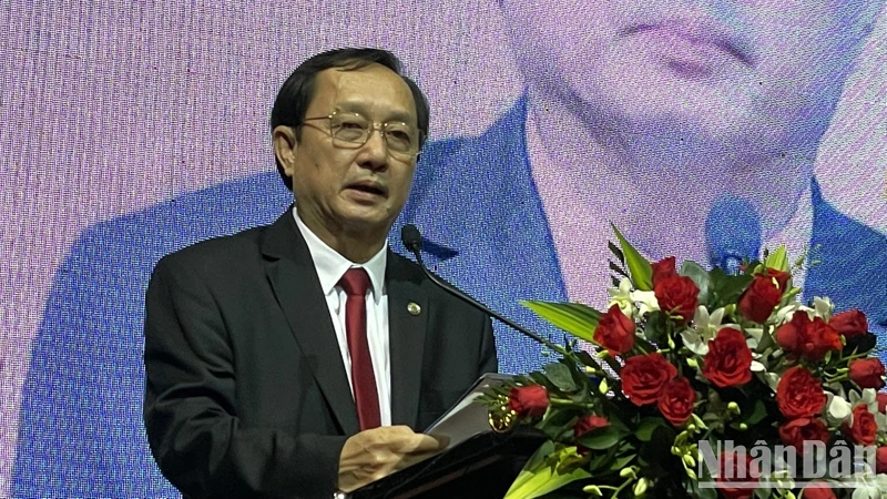 Minister of Science and Technology Huynh Thanh Dat speaks at the forum.