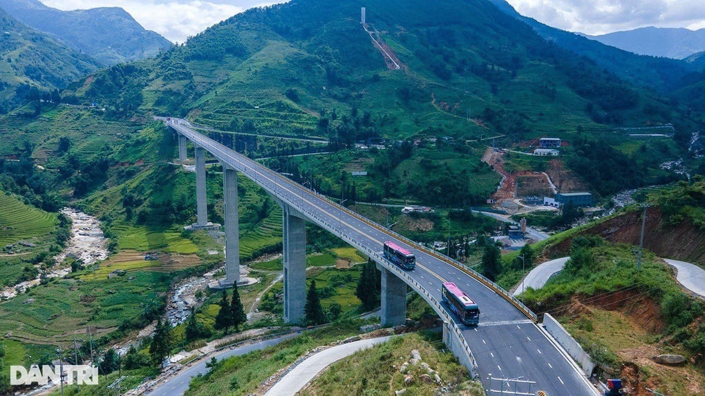 Ouverture du plus haut pont au Vietnam sur l'autoroute Noi Bai - Lao Cai