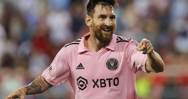 Appearing for 3 seconds in a Vietnamese singer's MV, Messi received an unbelievable salary