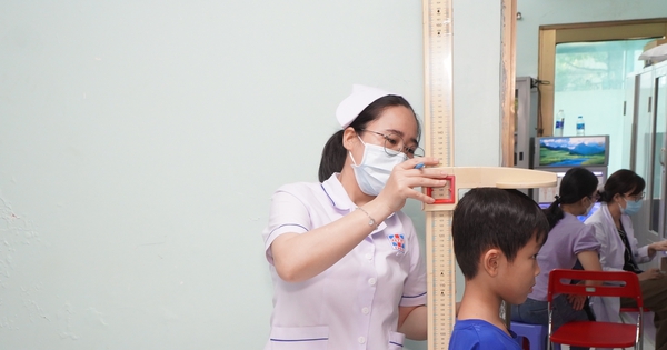 L'hôpital Nguyen Tri Phuong propose un dépistage gratuit des enfants à croissance lente