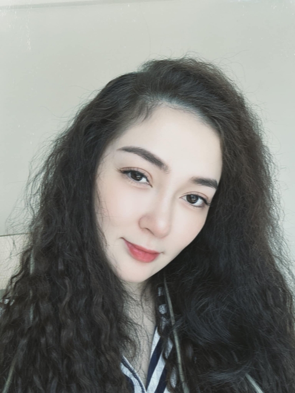 응우옌 티 후옌 씨는 파탄난 결혼생활을 경험했습니다. 지금 그녀는 남편과 아이들과 함께 평화로운 삶을 살고 있습니다. 가족의 행복을 지키기 위해 그녀는 남편의 정체를 밝히기를 거부했습니다. 미스 베트남 2004는 인터뷰에서 파트너가 자신에게 많은 귀중한 교훈을 가르쳐 주었고, 그녀가 더 강해지는 데 도움을 주었다고 말했습니다.