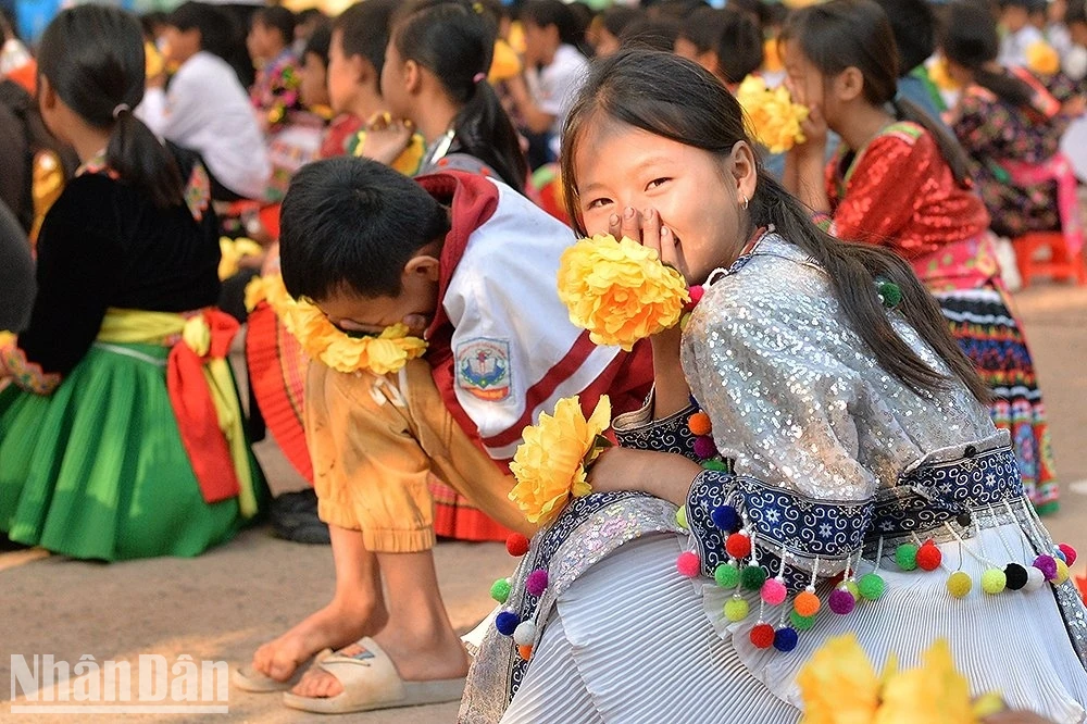 Trong veo, mộc mạc và hồn nhiên những công dân "nhí" vùng cao Nậm Vì ảnh 1