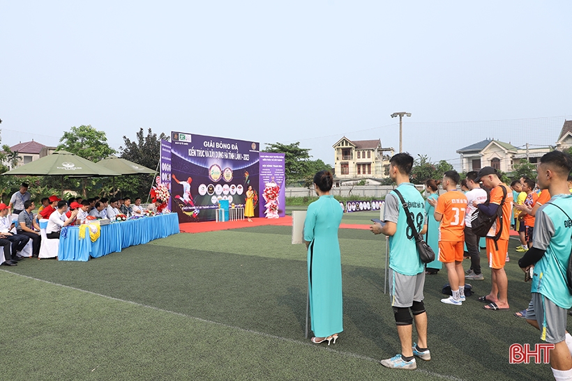 The first Ha Tinh Architecture and Construction Football Tournament kicks off