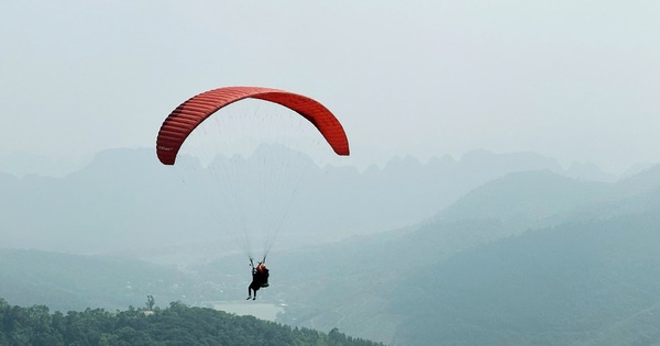 Thú bay dù lượn thu hút những tâm hồn mê khám phá