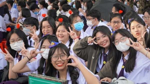 ¿Qué día van a la escuela los estudiantes de Hanoi?